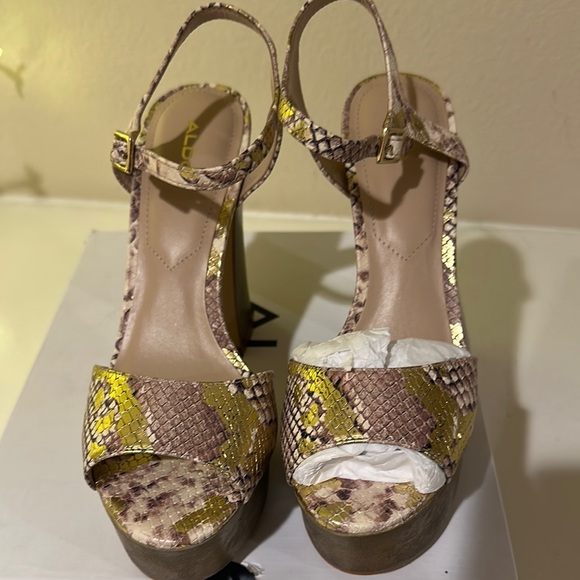 Stylish Women's Platform Sandals Brand New - Picture 3 of 7